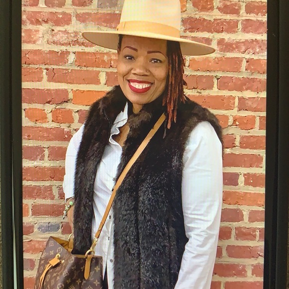 Meet the Posher!! - Picture 4 of 4